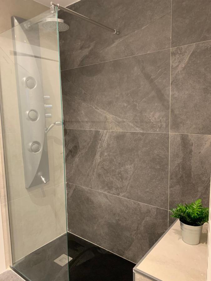 Apartamentos Santullano 1 オビエド エクステリア 写真