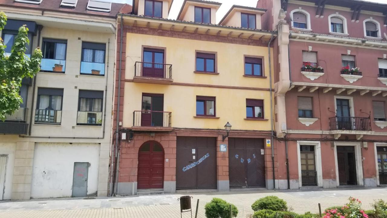 Apartamentos Santullano 1 オビエド エクステリア 写真
